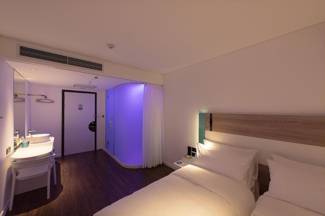 Sojo Hotel Hòa Bình Esterno foto